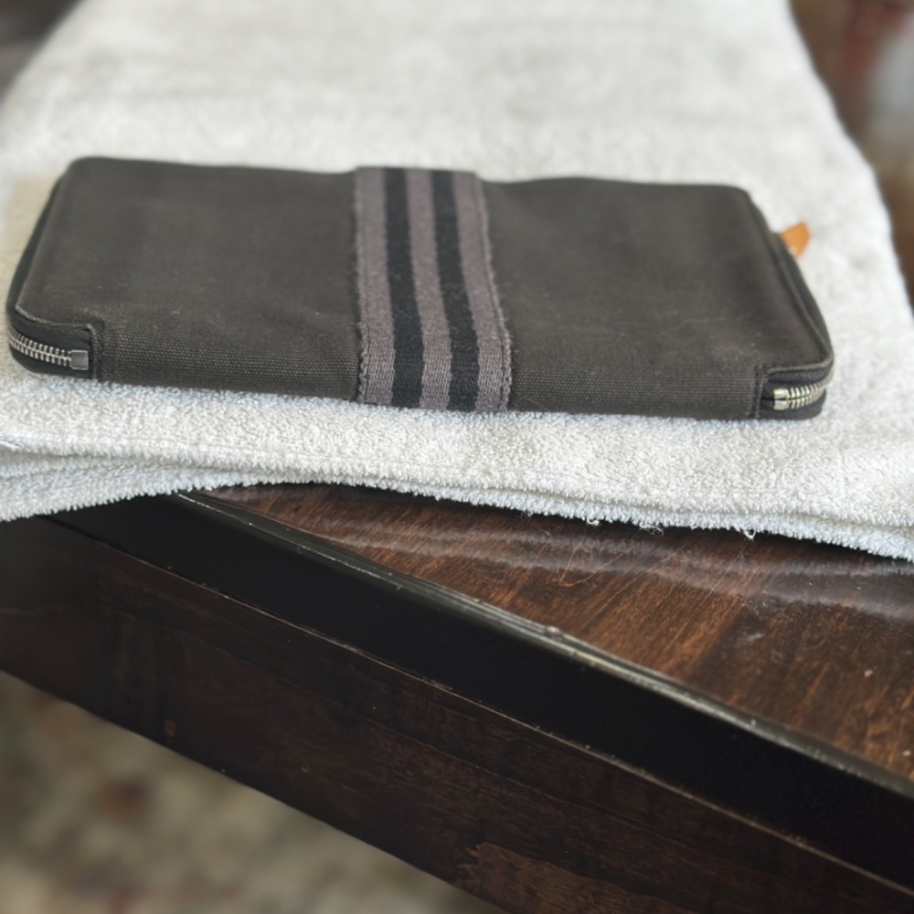 Hermes 'Fourre Tout PM' Zippy Wallet - Picture 4 of 15